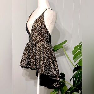 🛍️NWOT Stylestalker  super sexy high low  top  Size Medium